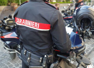 Giugliano, lancia la cassaforte con la cocaina dal balcone: ma sotto c’è un carabiniere. Arrestata 46enne insospettabile