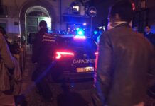 Bimba di 13 anni usata come scudo: le danno un marsupio con pistola e droga per sfuggire ai Carabinieri