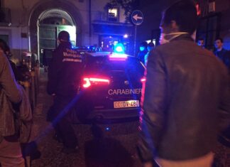 Bimba di 13 anni usata come scudo: le danno un marsupio con pistola e droga per sfuggire ai Carabinieri