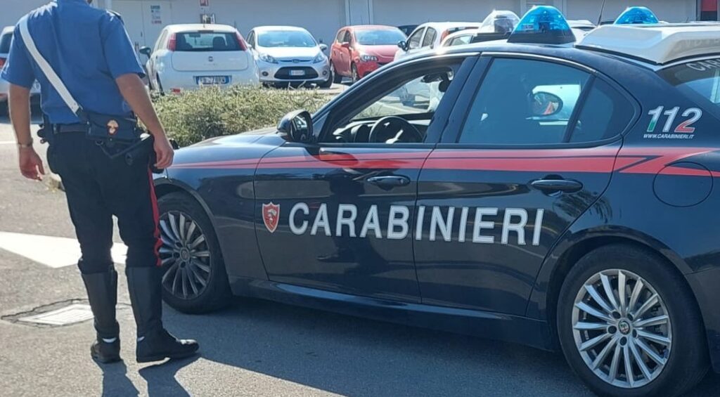 Blitz nell’hinterland nord: pusher 26enne tradito da un controllo in scooter. In casa un market della ...