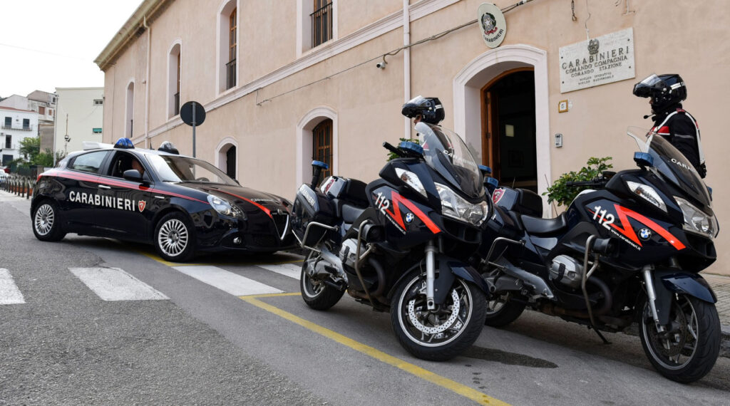 Marano, mattinata di terrore in via San Rocco: doppio incidente, si ribalta un autocompattatore. Cinque ...