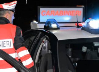 Giugliano, tradito dall’agitazione al posto di blocco: pusher in scooter con 52 dosi di cocaina e crack