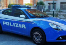 Via vai sospetto a Casalnuovo: la Polizia scopre un ‘supermarket’ della droga. In manette un 39enne