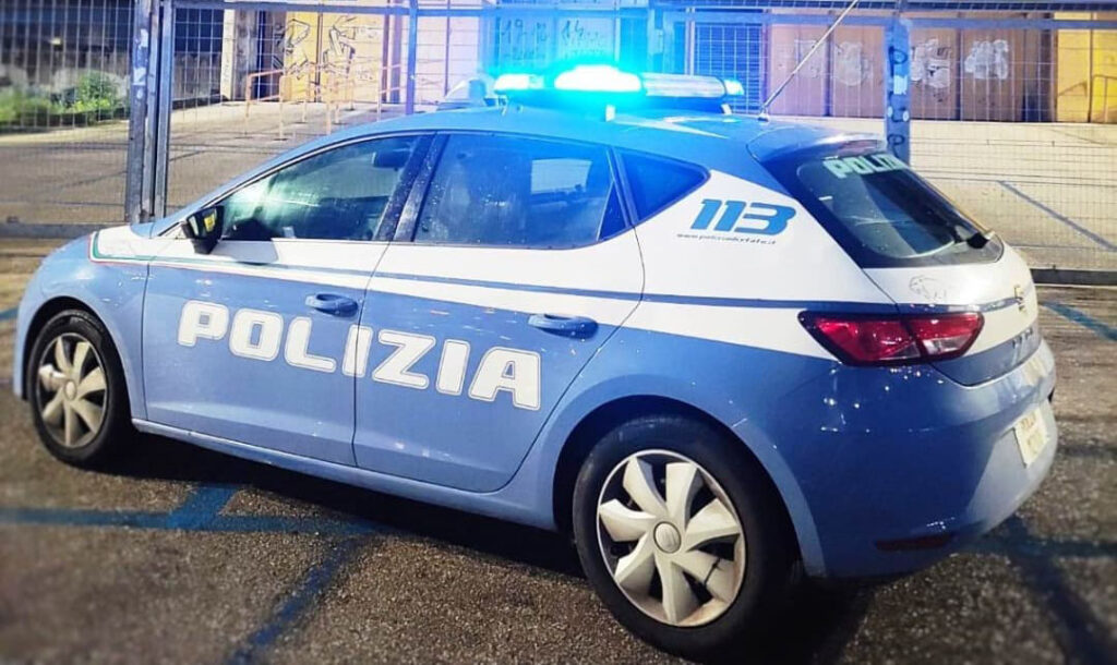 Nola, incendio a scuola: poliziotti eroi salvano 43 bambini. Fiamme a un passo dalla caldaia a gas...