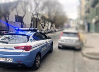 Folle fuga dalla Polizia: 17enne senza casco si schianta e lotta per la vita