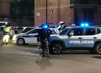Paura in Piazza Principe Umberto: strappano la collana a una turista. I cittadini bloccano un rapinatore, 21enne in manette.