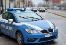 Fuga folle tra la folla a Napoli: inseguimento da Far West, arrestati due giovani