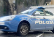 Via Acton, terrore per un turista: minacciato con un coltello e rapinato. Preso 20enne