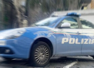 Via Acton, terrore per un turista: minacciato con un coltello e rapinato. Preso 20enne
