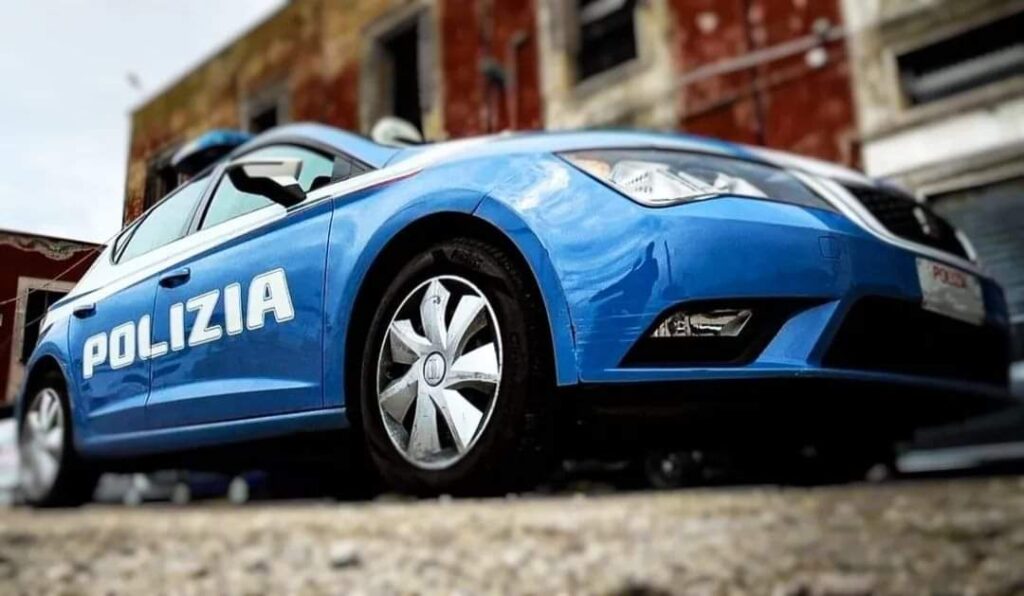 Scacco allo spaccio a Case Nuove: pusher in fuga bloccato dalla Polizia, sequestrate dosi di crack e ...
