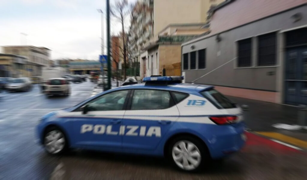 Via Mastellone, hashish nel pacchetto di sigarette: tradito dal nervosismo, arre