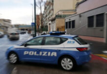 Ladri in trasferta alla Stazione Centrale: derubano una turista ma finiscono in manette. Decisive le telecamere.
