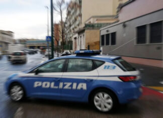 Ladri in trasferta alla Stazione Centrale: derubano una turista ma finiscono in manette. Decisive le telecamere.