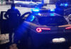 Terrore in Via Nuova Marina: rapina con spray urticante, 17enne arrestato dopo una violenta colluttazione con gli agenti