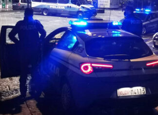 Terrore in Via Nuova Marina: rapina con spray urticante, 17enne arrestato dopo una violenta colluttazione con gli agenti