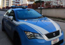 Rapina con spray urticante in centro: aggredisce una coppia e fugge, ma la Polizia lo bracca e lo arresta