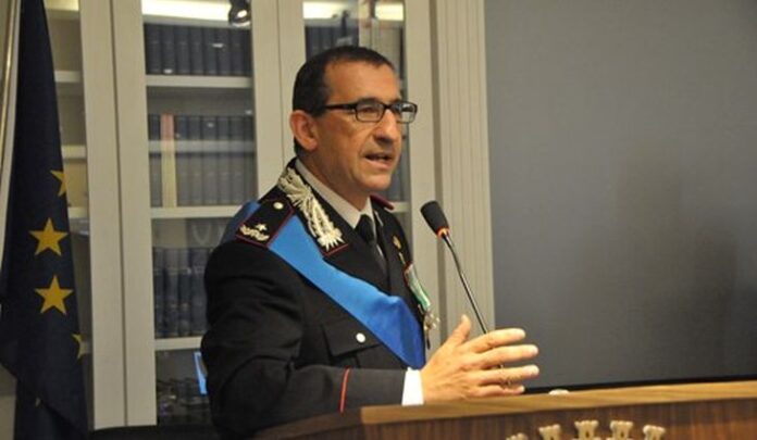 Giuseppe Vadalà, in divisa, commissario della Terra dei Fuochi Giuseppe Vadalà, in divisa, commissario della Terra dei Fuochi