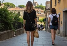 Saldi estivi in Italia: il costo ambientale della moda Consumo consapevole