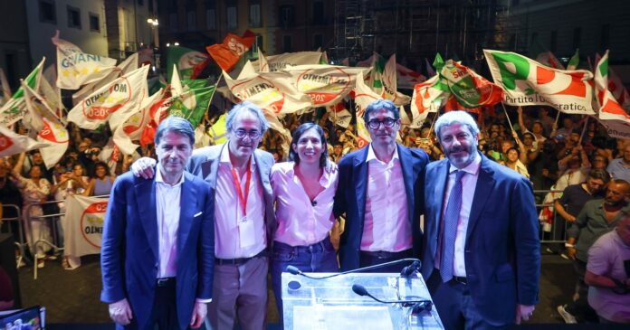 Manifestazione Campo largo a Napoli