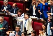 Legge elettorale, colpo di scena: Governo battuto sulle preferenze. Emendamento bocciato di un solo voto Festa del centrosinistra per la bocciatura della Legge Elettorale