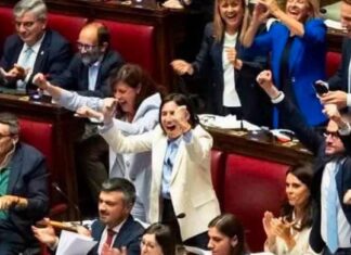Legge elettorale, colpo di scena: Governo battuto sulle preferenze. Emendamento bocciato di un solo voto Festa del centrosinistra per la bocciatura della Legge Elettorale