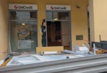 Assalto notturno alla filiale Unicredit di Marcianise: ingenti sia il bottino che i danni alla struttura Filiale Unicredit a Marcianise