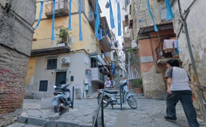 I carabinieri hanno passato al setaccio la zona dei Gradoni al rione Sanità I carabinieri hanno passato al setaccio la zona dei Gradoni al rione Sanità