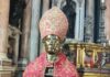 Ruba la mitra di San Gennaro al Duomo: preso 43enne. Fondamentale l’intervento del custode La statua di San Gennaro al Duomo di Napoli