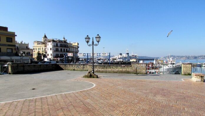 Piazza a Mare di Pozzuoli Piazza a Mare di Pozzuoli