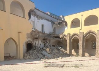 Crolla un’ala del complesso S. Francesco delle Monache: trema il centro storico ad Aversa Crolla un'ala del complesso San Francesco delle Monache ad Aversa