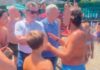 Napoli e il mare negato: 7 spiagge libere in una metropoli che si affaccia sul Golfo Il deputato Borrelli su un lido