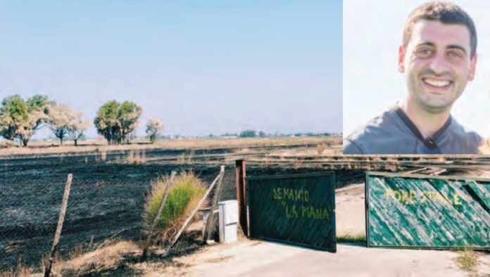 Rogo in località La Piana a Castel Volturno ed Alessandro Buffardi in foto