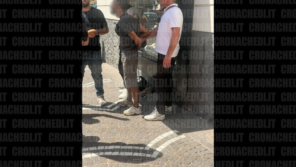 Arrestato per scippo sul corso a Napoli