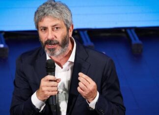 I moderati contro Fico: “Ci esclude dalla Regione” Roberto Fico