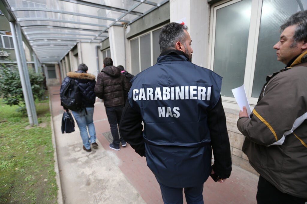 Caivano, cibo con insetti e vermi nelle comunità per minori: denunciata la respo
