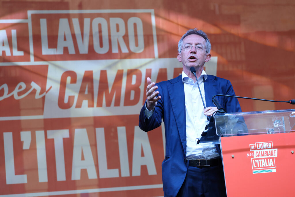 Capodichino, il Pd contro Manfredi. E i comitati chiedono conto a Fico...