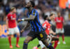 Il Napoli si butta via, l’Inter rimonta e vince 3-2