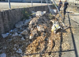 Pozzuoli, blitz contro i veleni: Esercito e Polizia Municipale sequestrano due discariche abusive. Denunciati due imprenditori La polizia municipale di Pozzuoli sul luogo del sequestro