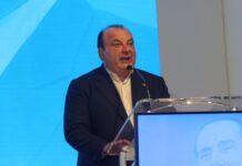 Forza Italia, riconfermato Martusciello: “Puntiamo a essere il primo partito del centrodestra” Fulvio Martusciello al congresso regionale di Forza Italia_mezzo busto