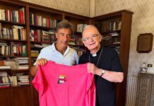 Aversa: la Stranormanna, runner e solidarietà per 10 km di passione Giuseppe Andreozzi e il vescovo Angelo Spinillo