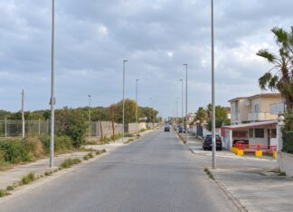Tragedia a Varcaturo, scende dall’auto e viene travolto: la vittima è Roberto, 22enne di San Cipriano d’Aversa