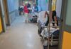 Ospedale Caserta, pazienti su barelle e nei corridoi. La denuncia: “Emergenza sanitaria costante” Pazienti sui lettini in ospedale a Caserta