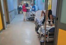 Ospedale Caserta, pazienti su barelle e nei corridoi. La denuncia: “Emergenza sanitaria costante” Pazienti sui lettini in ospedale a Caserta