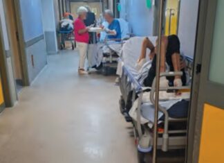 Ospedale Caserta, pazienti su barelle e nei corridoi. La denuncia: “Emergenza sanitaria costante” Pazienti sui lettini in ospedale a Caserta