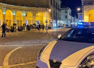 Caserta, arrivano i soldati in centro contro la malamovida Polizia in Piazza a Caserta