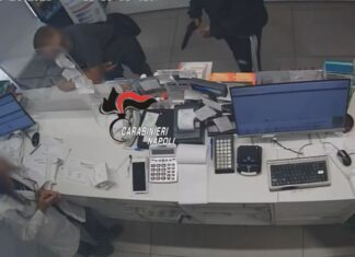 Rapina in una farmacia a Barra, 46enne individuato con i tatuaggi