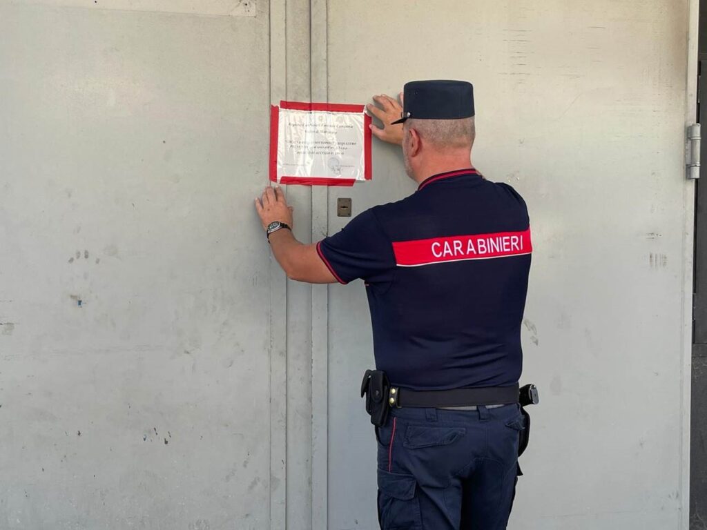 Rifiuti pericolosi e scarichi abusivi in officina: arrestato il titolare ad Aver