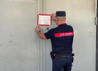 Rifiuti pericolosi e scarichi abusivi in officina: arrestato il titolare ad Aversa