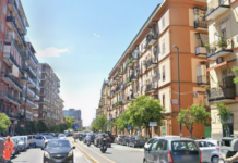 Napoli, cede il pavimento della cucina in via Arenaccia: padre e figlio precipitano al piano inferiore