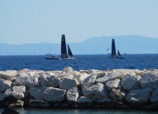 Luna Rossa vince la seconda regata e vola in testa: a Napoli sorprende Team Usa